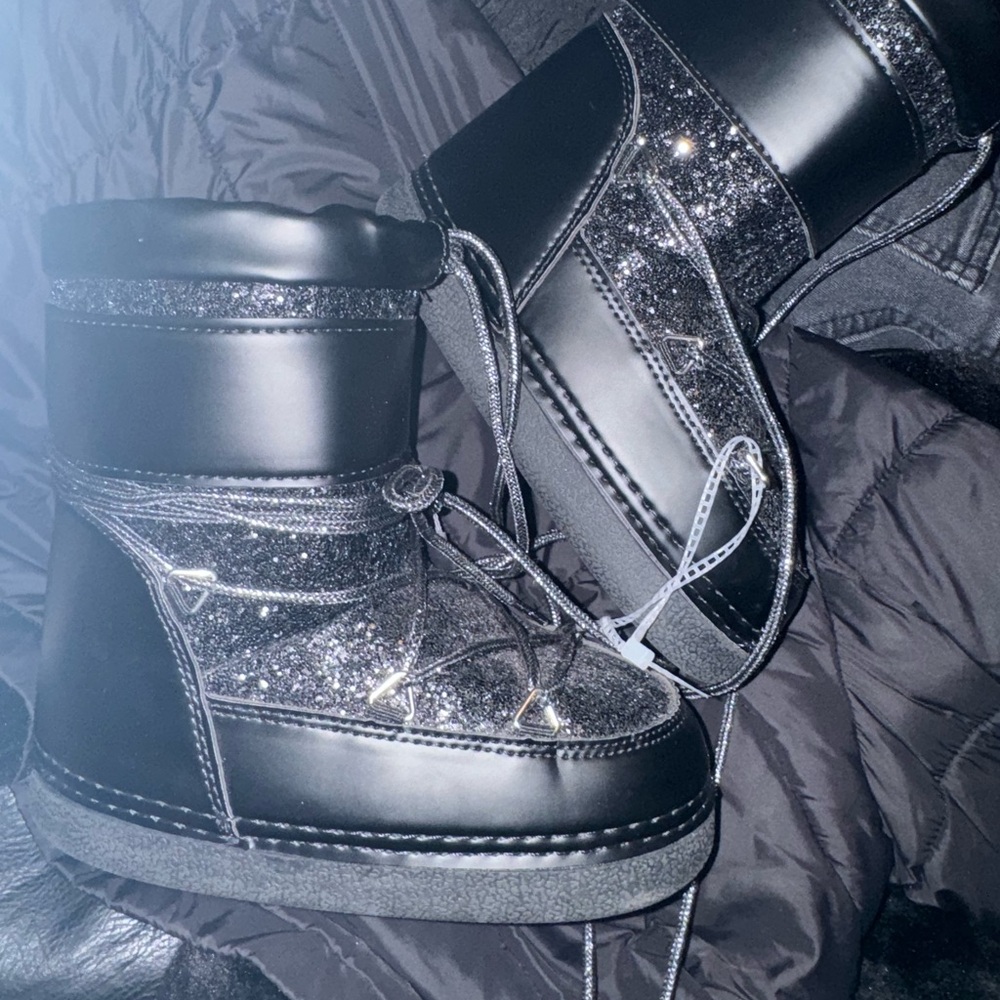 Black Glitter Snow Boots